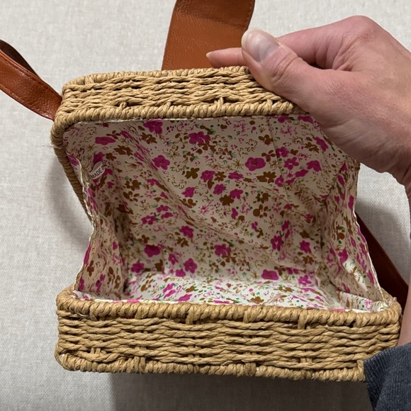 Boho Chic Wicker Basket Style Crossbody Bag-Brown Faux Leather Strap-Brass Tone - Picture 15 of 16